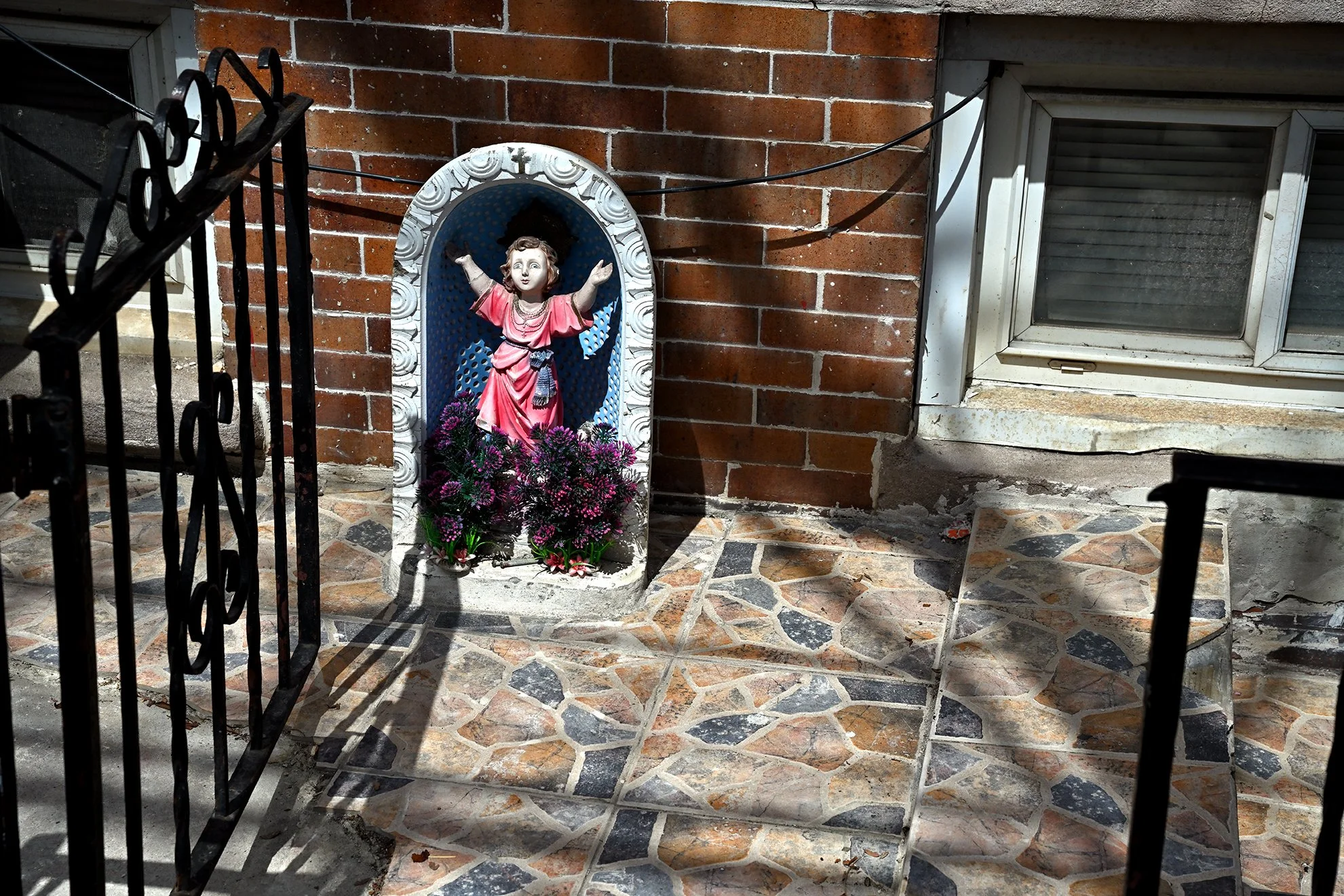 gate_littlesaint_saint_1F72.jpg