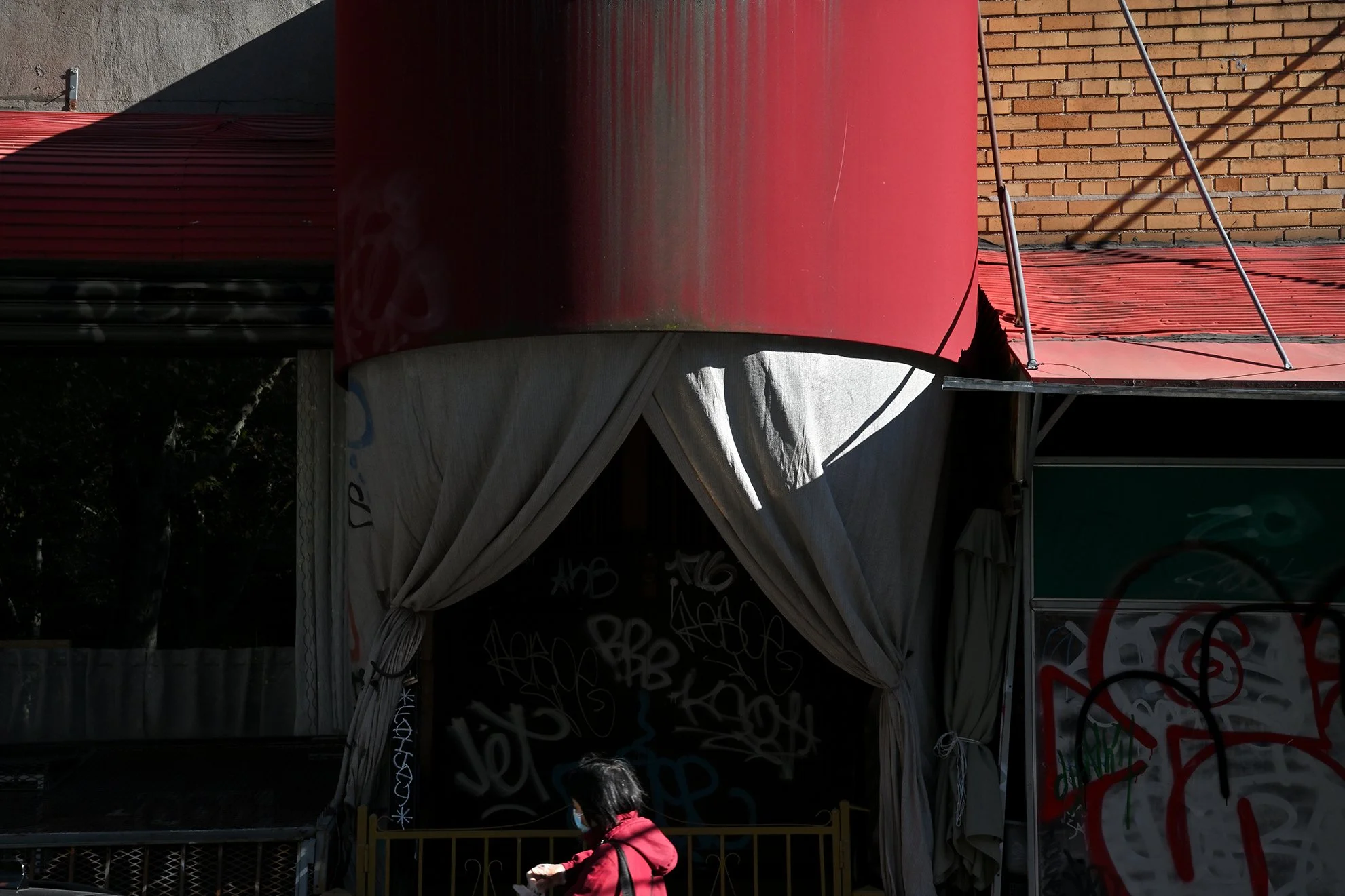 red_awningF72.jpg
