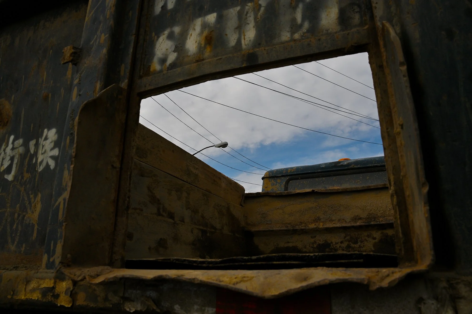 window_truck_cF72.jpg