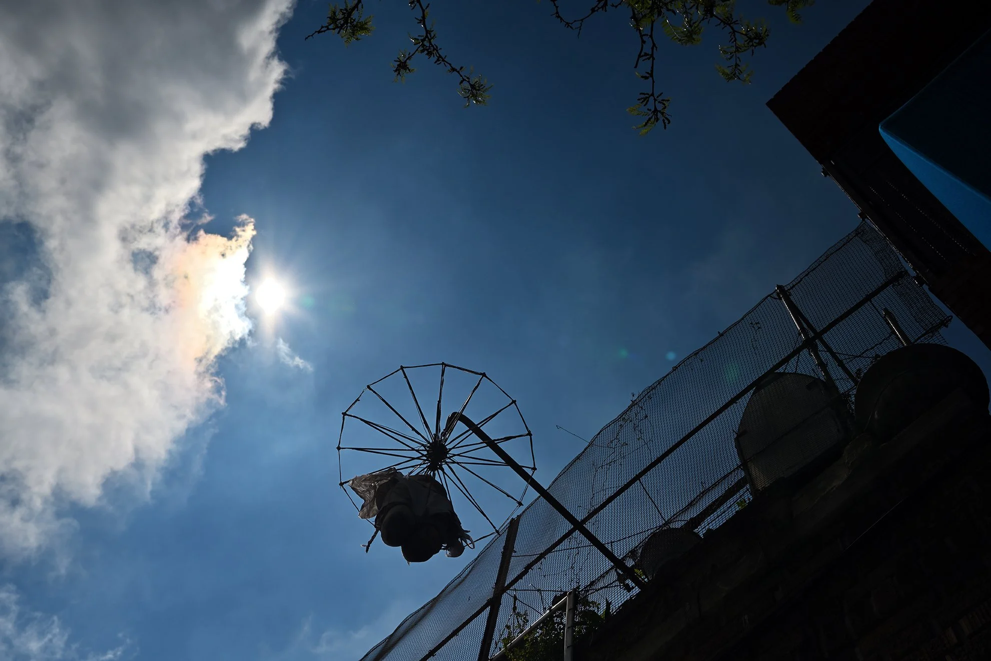 sun_umbrella_1F72.jpg