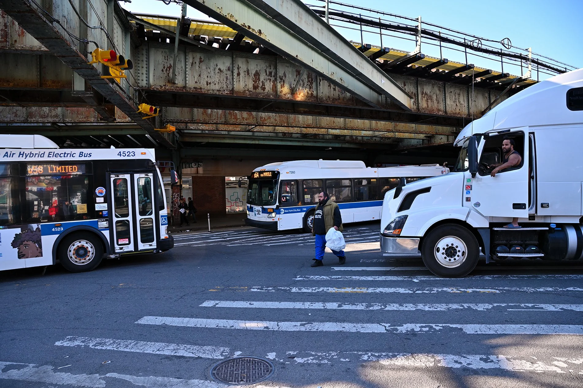 whitetruck_domingoynuno.jpg
