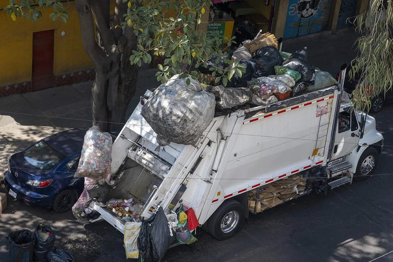091_troque_de_basura_pinkHoodieF72.jpg