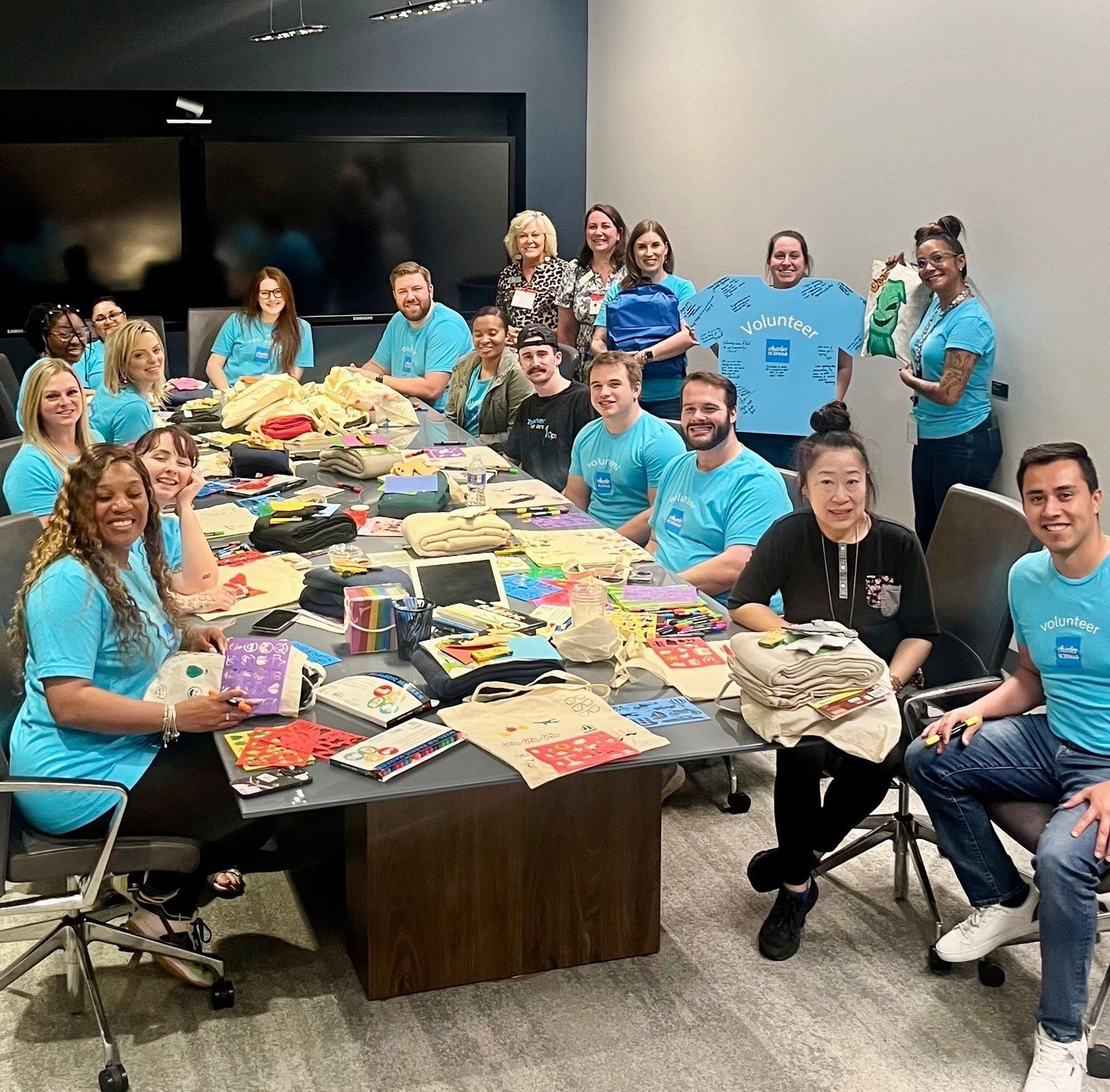Thank you @charlesschwab for hosting a Back to School drive during Volunteer Week last month! 💙 #thankyou #makeadifference