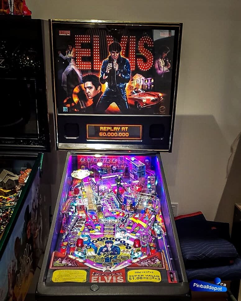 This Elvis collectors' pinball dream machine is the most musical pinball created! 🎶 The King of Rock n&rsquo; Roll meets The King of Pinball! 🤙
&bull;
Elvis sings, &ldquo;See See Rider,&rdquo; &ldquo;Blue Suede Shoes,&rdquo; &ldquo;All Shook Up,&rd