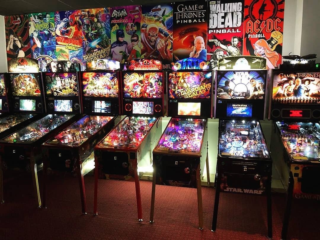 Did you see this WALL of @sternpinball LEs that @deadflip shared from the Family Fun Center, MEGAREX, in Haguenau, France! 😯 Loving the matching posters on top too! 💯
#PinballDepot