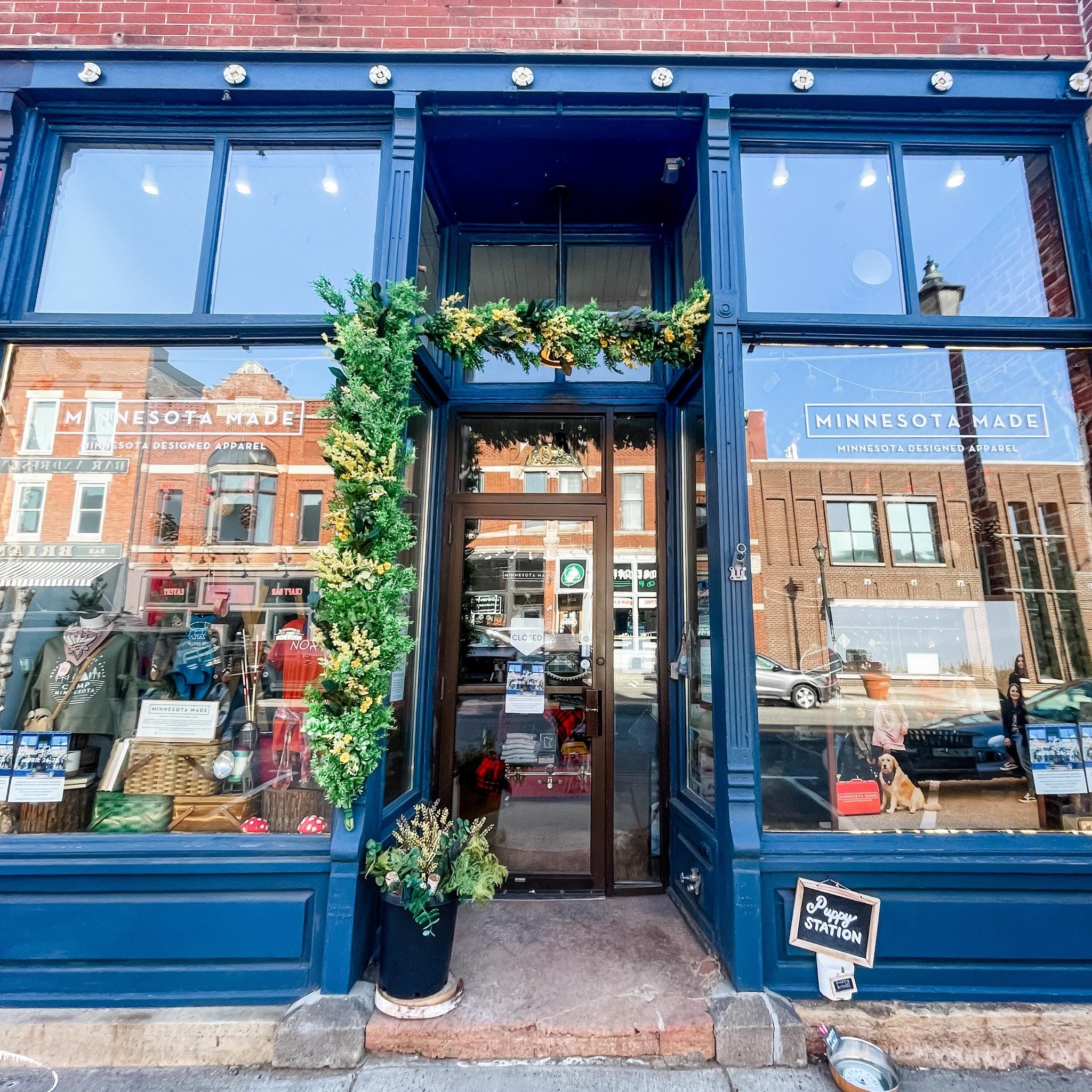 Tomorrow is the day 🤗

Our GRAND OPENING starts tomorrow! Yay! And, lands perfectly&hellip;on Arbor Day 💛🌲 

Wanted to give a shout out to the hubs for helping me create this awesome greenery on the outside of the shop! Turned out pretty sweet! Ca