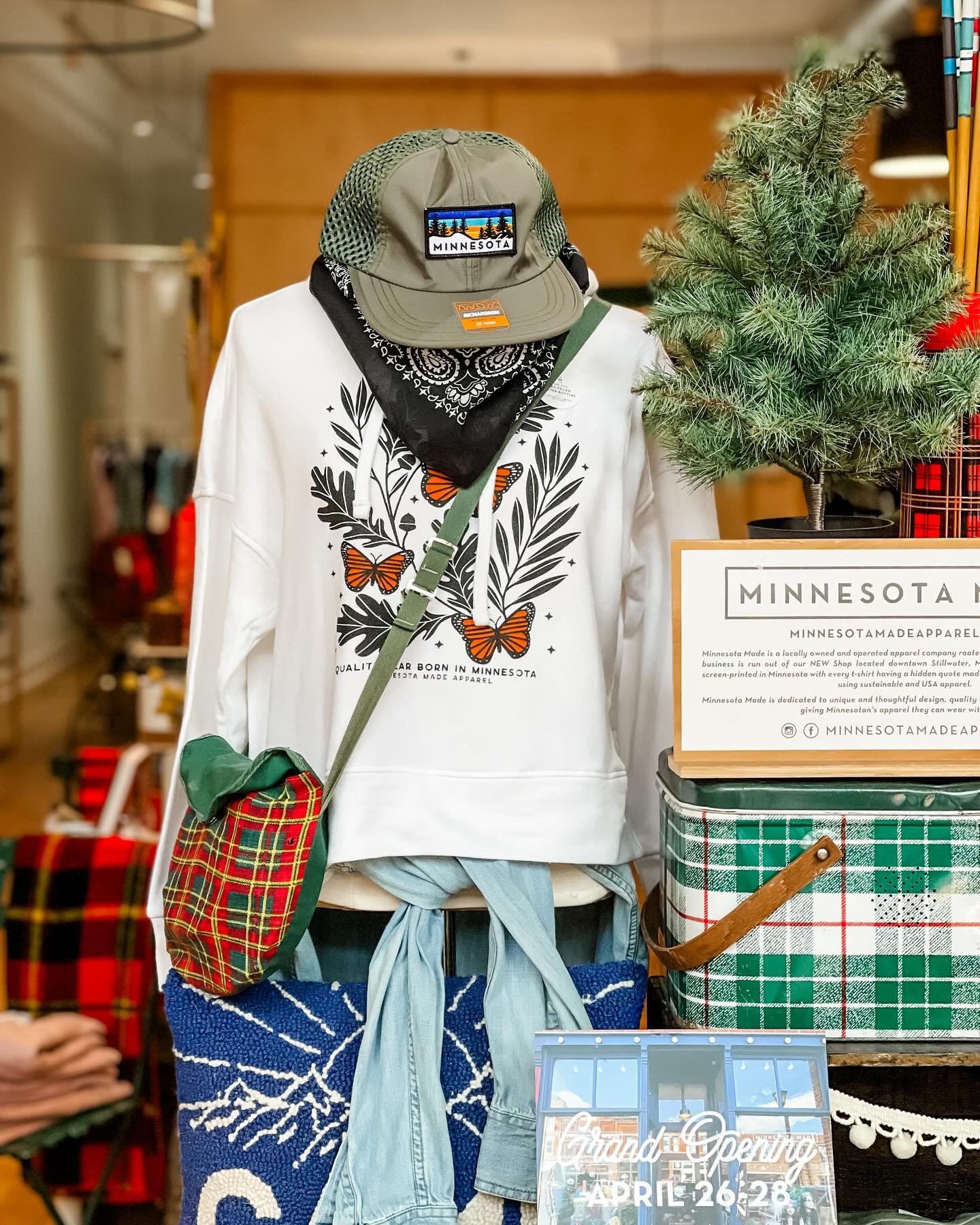 NEW design reveal 🦋
 
Hello Minnesota Butterfly! Aren&rsquo;t you bright! 
The Monarch Butterfly is known as the state insect and also known as the state butterfly. Approximately four generations of monarchs are born in Minnesota each summer and liv