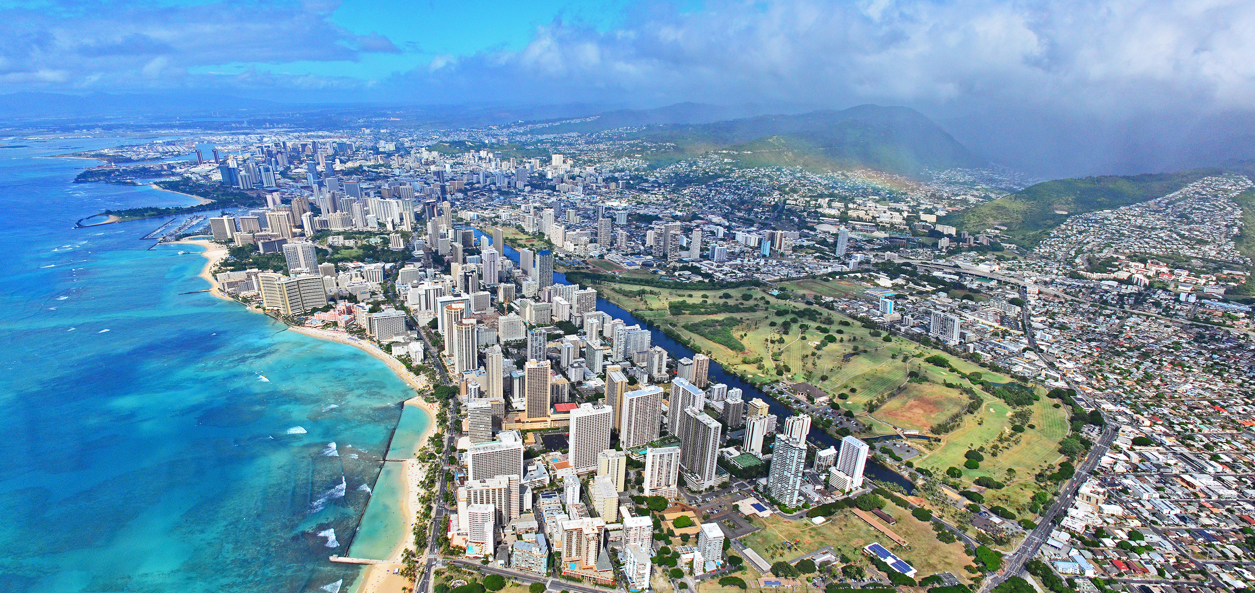 Waikiki,_Honolulu_Panorama_(16191692896).jpg