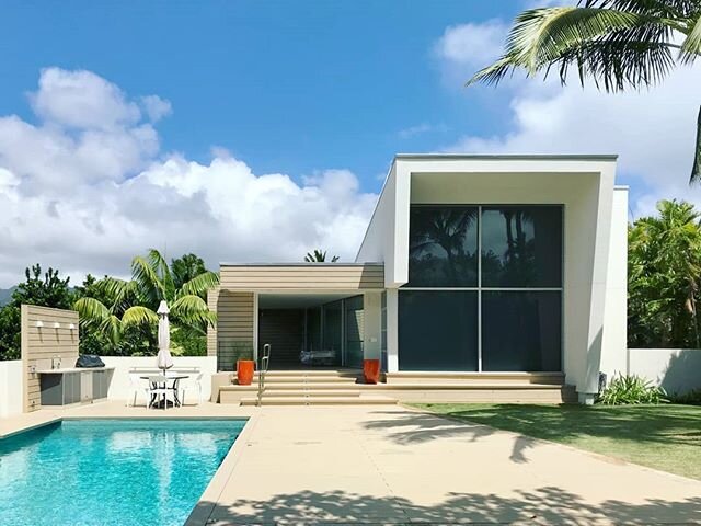 HAPPY Aloha friday! 🌺 Who wants to join me for a dip in this pool? We are so please with how this outdoor space came together. .
.
.
.
.
.