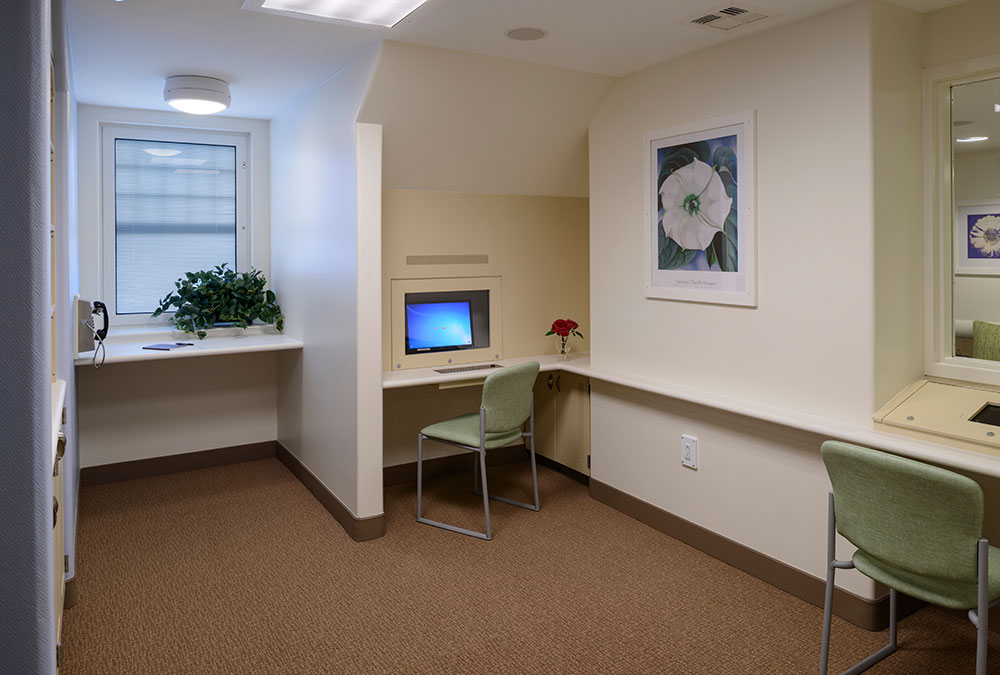 Quiet Activity Room with Technology