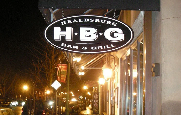 Thanksgiving meal service at Healdsburg Bar & Grill