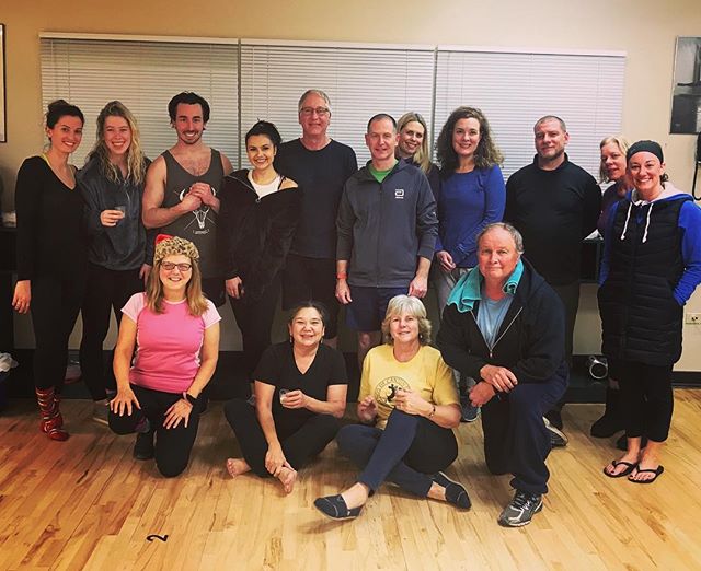 Yoga and Christmas cookies...❄️🎄🧘🏻&zwj;♀️⛄️
Love these peeps!❤️🤗
#lifestylesyoga #yogaandcookies #celebratingtheholidays #holidayseason2018 #myamazingstudents #loveyoga #imblessed #happyholidays2018 #loveyouall❤️