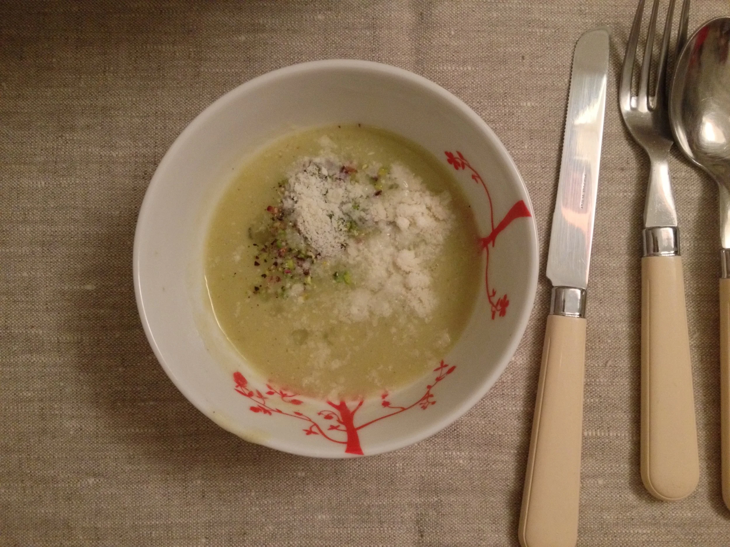 Minestra di gambi di cavolfiore