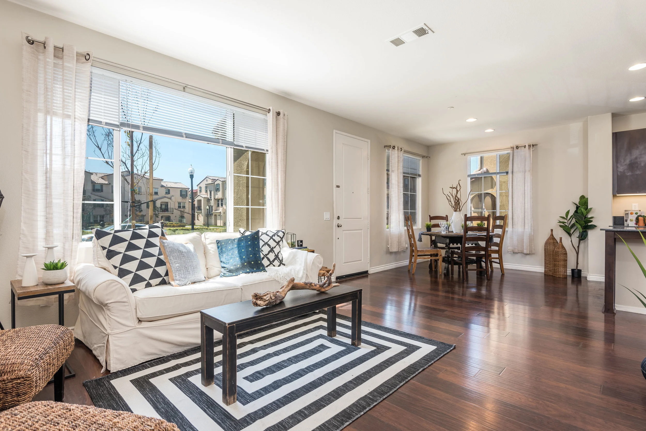 Copy of 004_04-Living Room.jpg