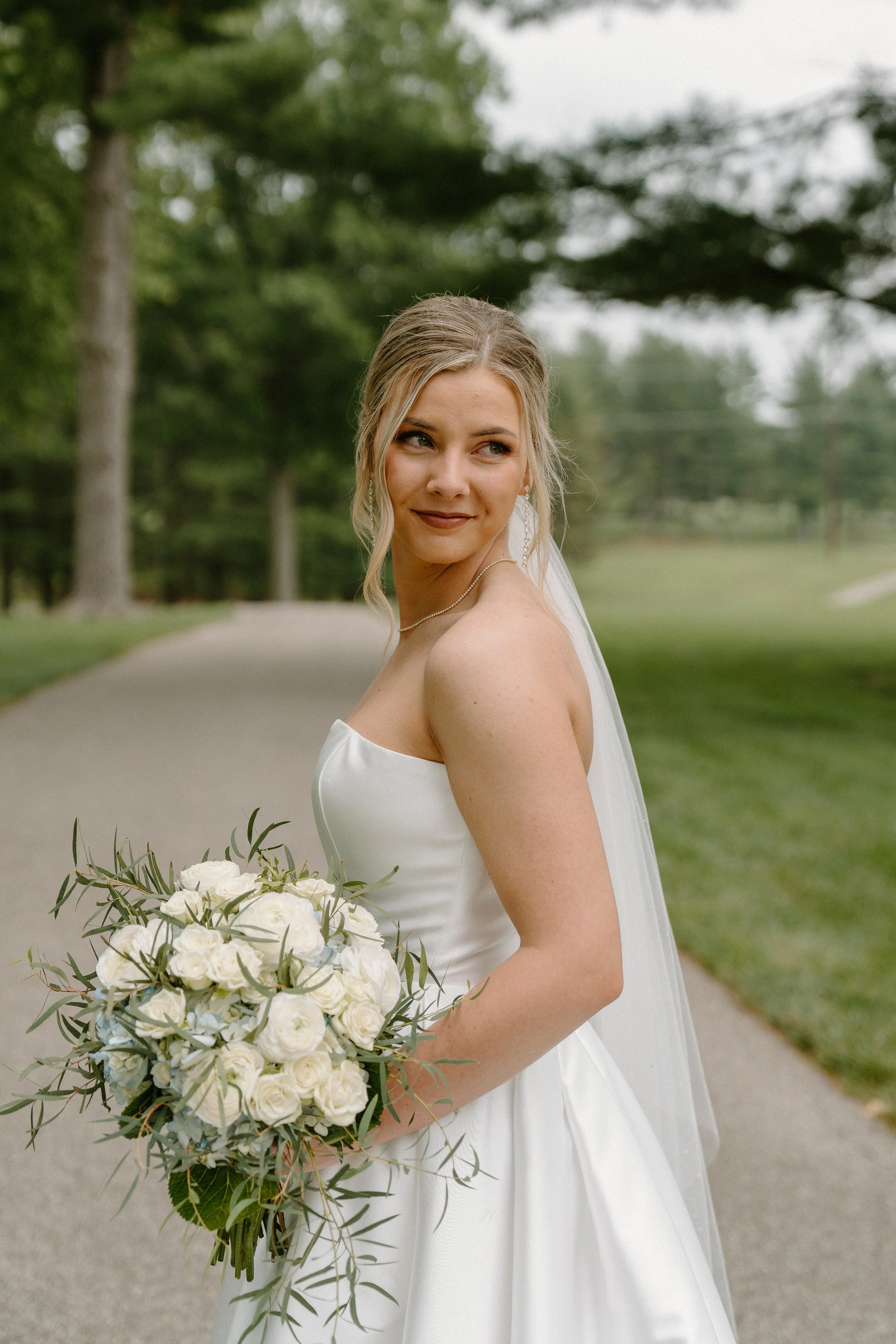 summer-wedding-rolling-hills-country-club-louisville-ky-wedding-photographer-destiny-rae-photography-25.jpg