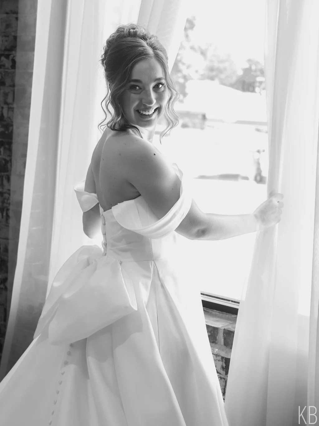 Claire + Thomas &bull; August 23, 2025

&ldquo;House of White was outstanding to work with and such an amazing experience that truly made me feel like a bride!&rdquo; - Claire 

Gown: 1524 by @martinalianabridal 
Veil: La Perla by @tonifedericiveils 