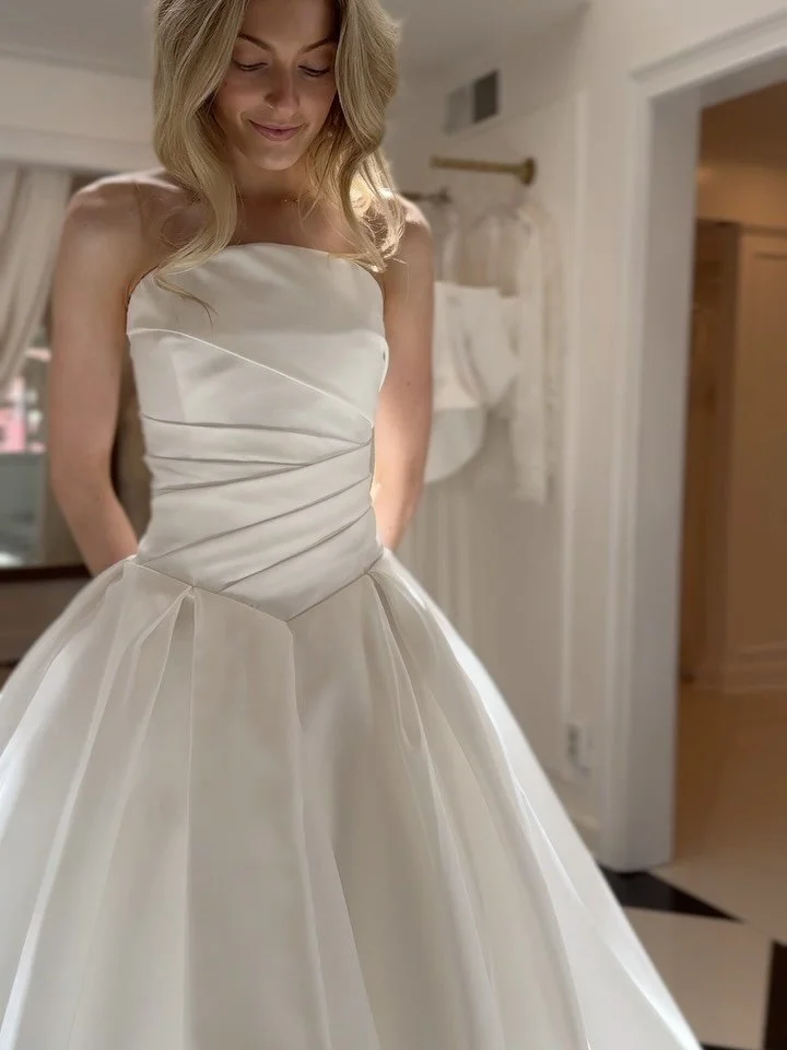 Meet &ldquo;Monarch&rdquo; 🤍 

From @annebarge : &ldquo;The Monarch gown is an arched strapless ballgown in Kalika fabric with asymmetrically draped bodice and basque waist on a dramatic box pleated skirt, with buttons to the hem in Pearl.&rdquo;

S