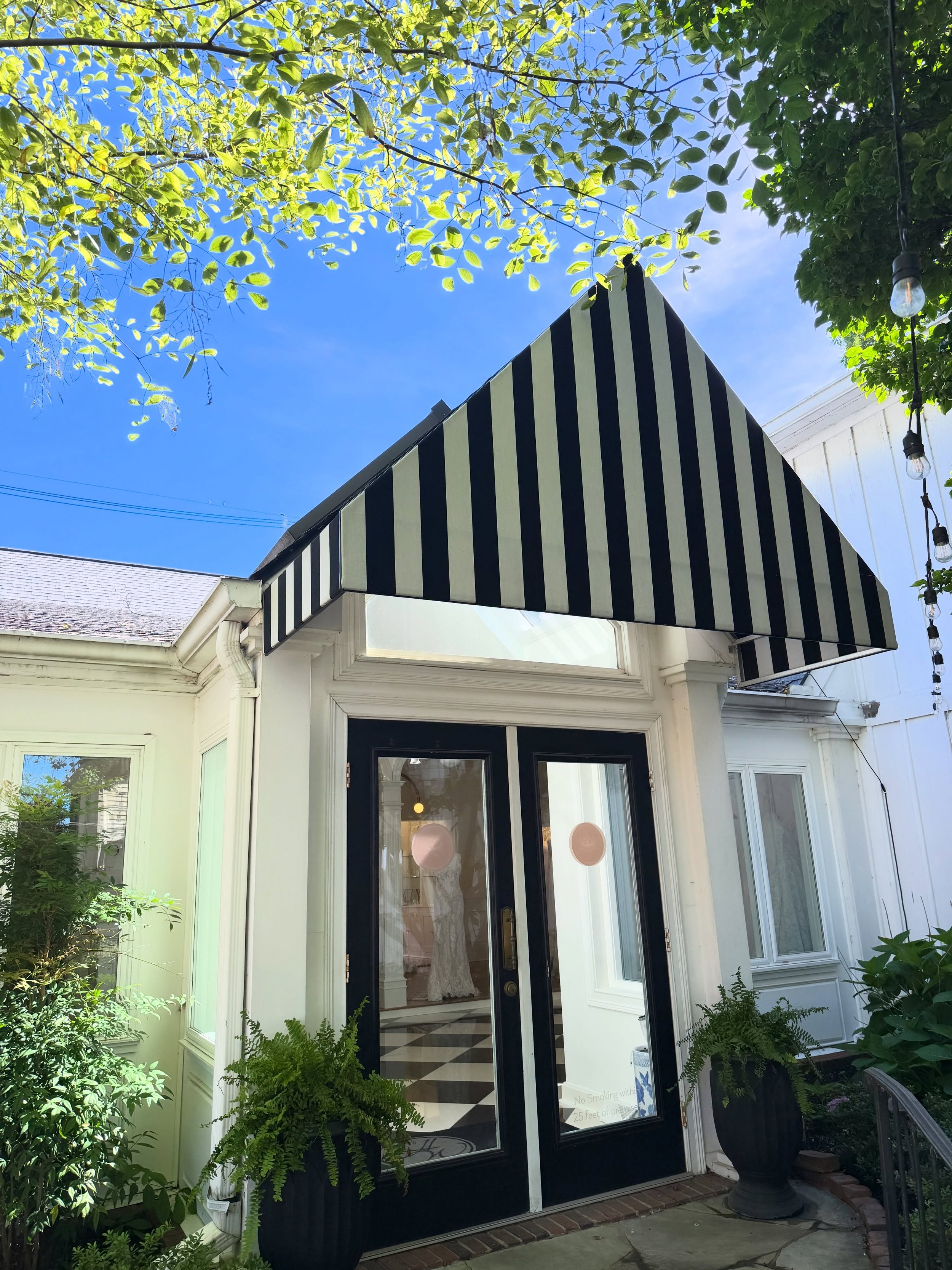 Summertime favs from the camera roll ☀️

House of White is a luxury bridal boutique located in Historic Newburgh, Indiana. For 13 years House of White has been styling brides looking for a flawless bridal gown shopping experience in a luxurious setti