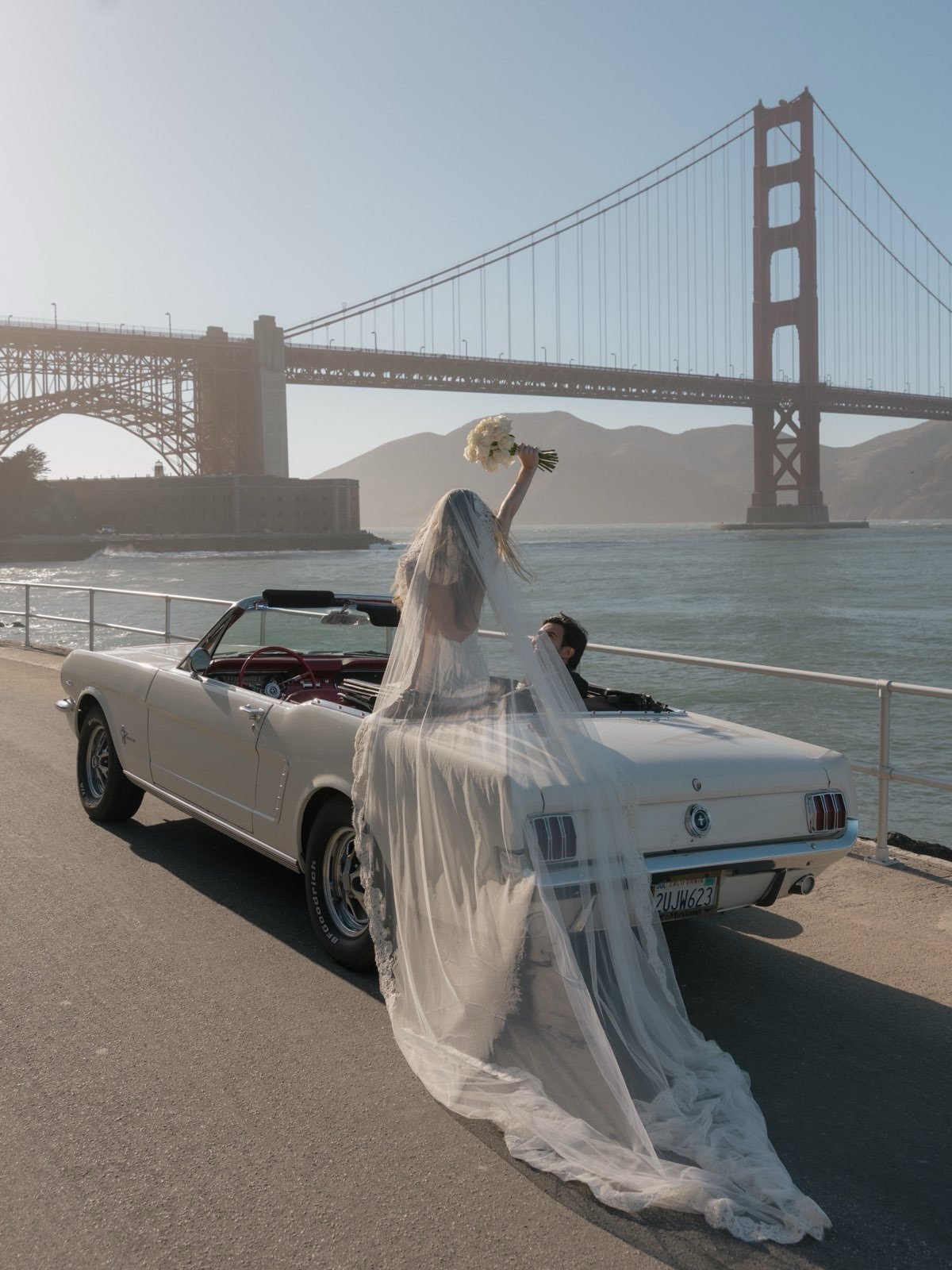 We are absolutely obsessing over @_jessicabguevara and her wedding day look! We are honored to have had the pleasure of helping her find her dream veil by @tonifedericiveils ☁️ Thank you for trusting us with your vision, we couldn&rsquo;t be happier 