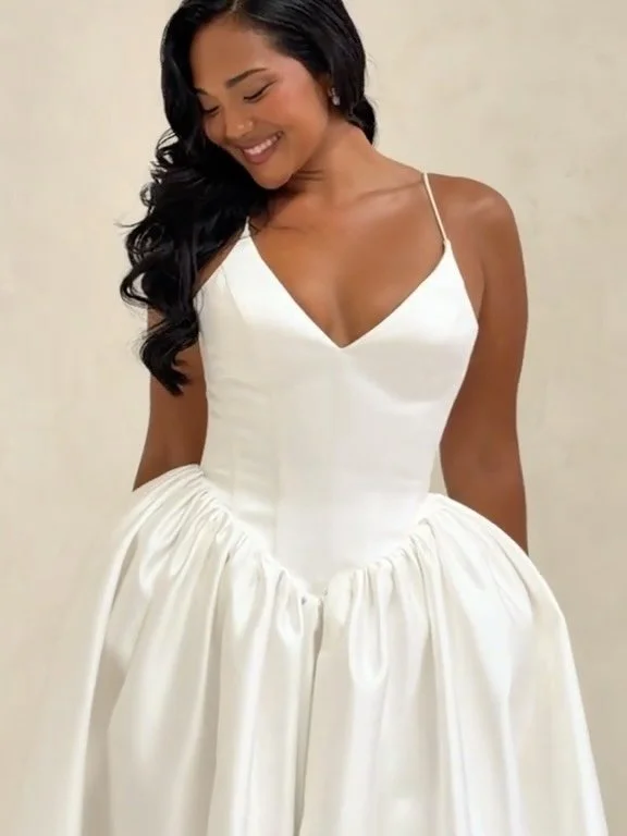 It&rsquo;s always &ldquo;Lake&rdquo;🤍

We love the modern/classic hybrid of this @mwlbride stunner. From the designer: &ldquo;Lake embodies modern bridal elegance, crafted from luxuriously soft duchess satin with a subtle V neckline that flatters. T
