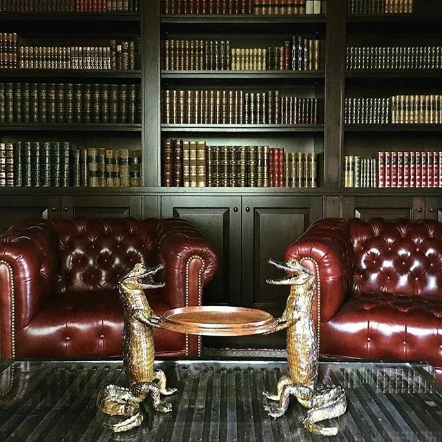 Symmetry can be so satisfying. Via @slcinteriors .
.
.
.
.
.
.
.
.
.
.
.
#interiordecor #interiors #design #decor #homedesign #bhg #interiorinspo #instaluxe #designaddict #beautifulhome #interiorinspiration #adstyle #instadecor #instadesign #elledeco