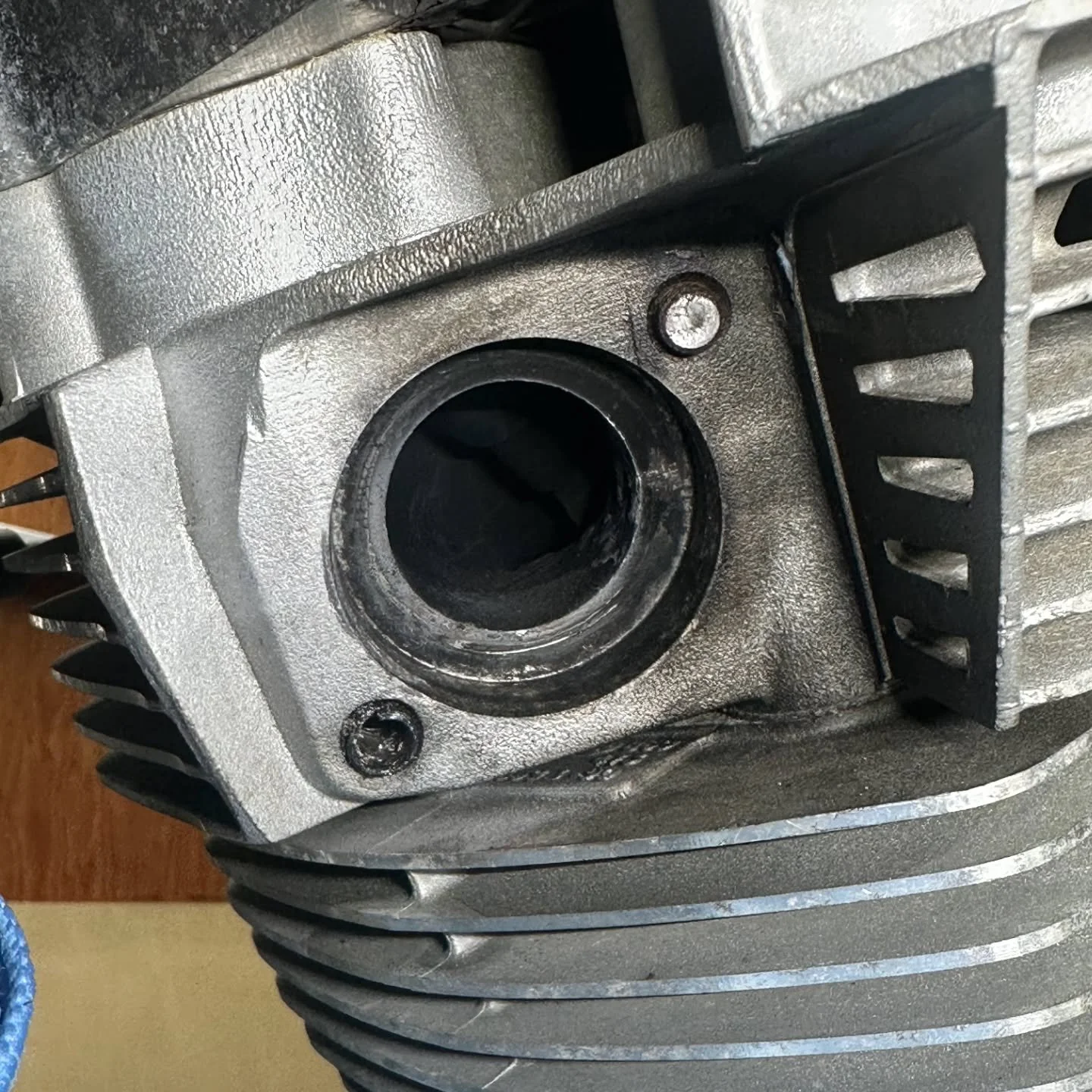 Broken exhaust studd removal on a dyna head. It's never fun to extract due to the close clearance to the fins, but we get it done. TIME-SERT to factory studd size new studds and it ready to go. 
#timesert #brokebolt #harleydavidson #dynalife #dynahea