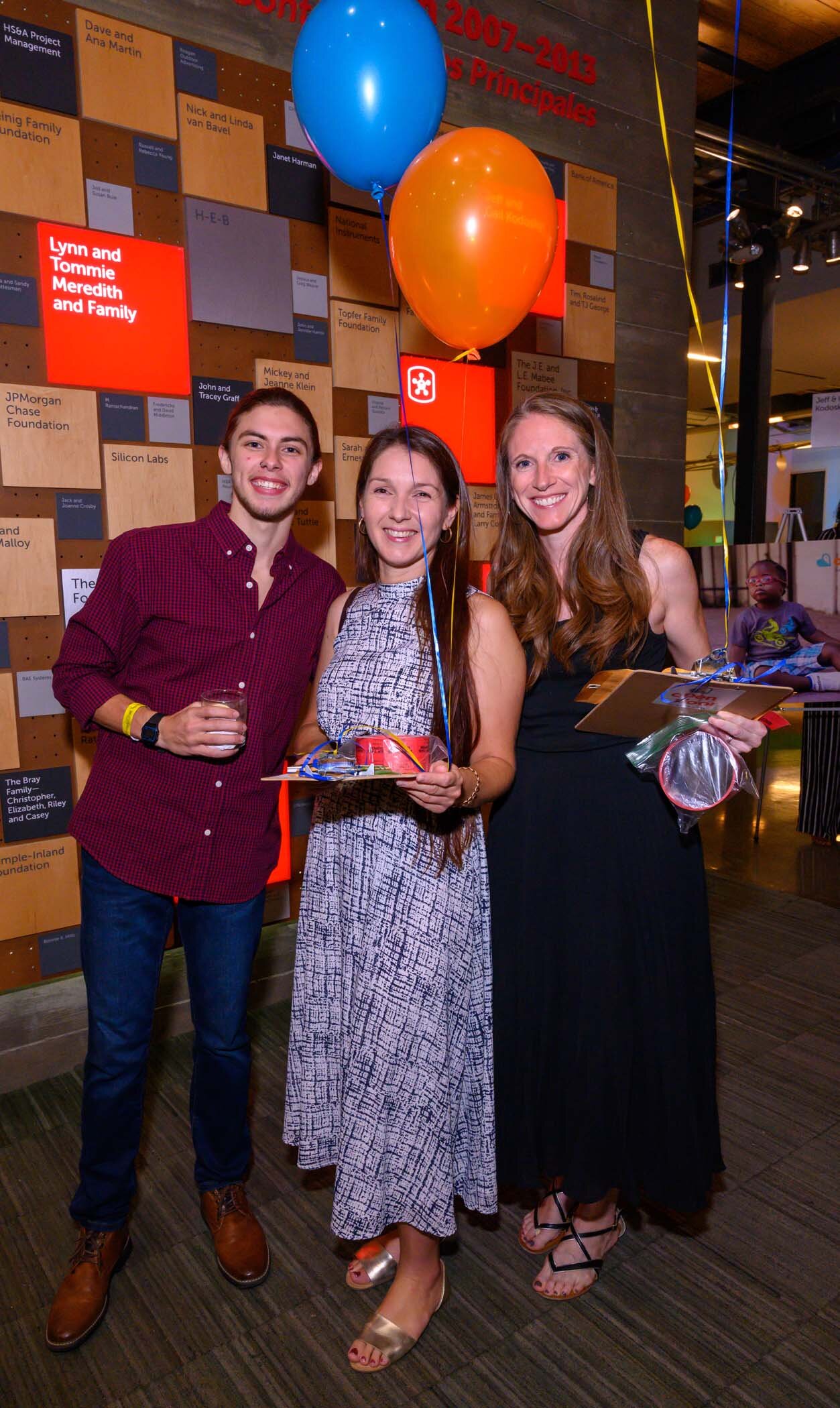 GOV_2389_raffle-helpers-cropped-resized.jpg