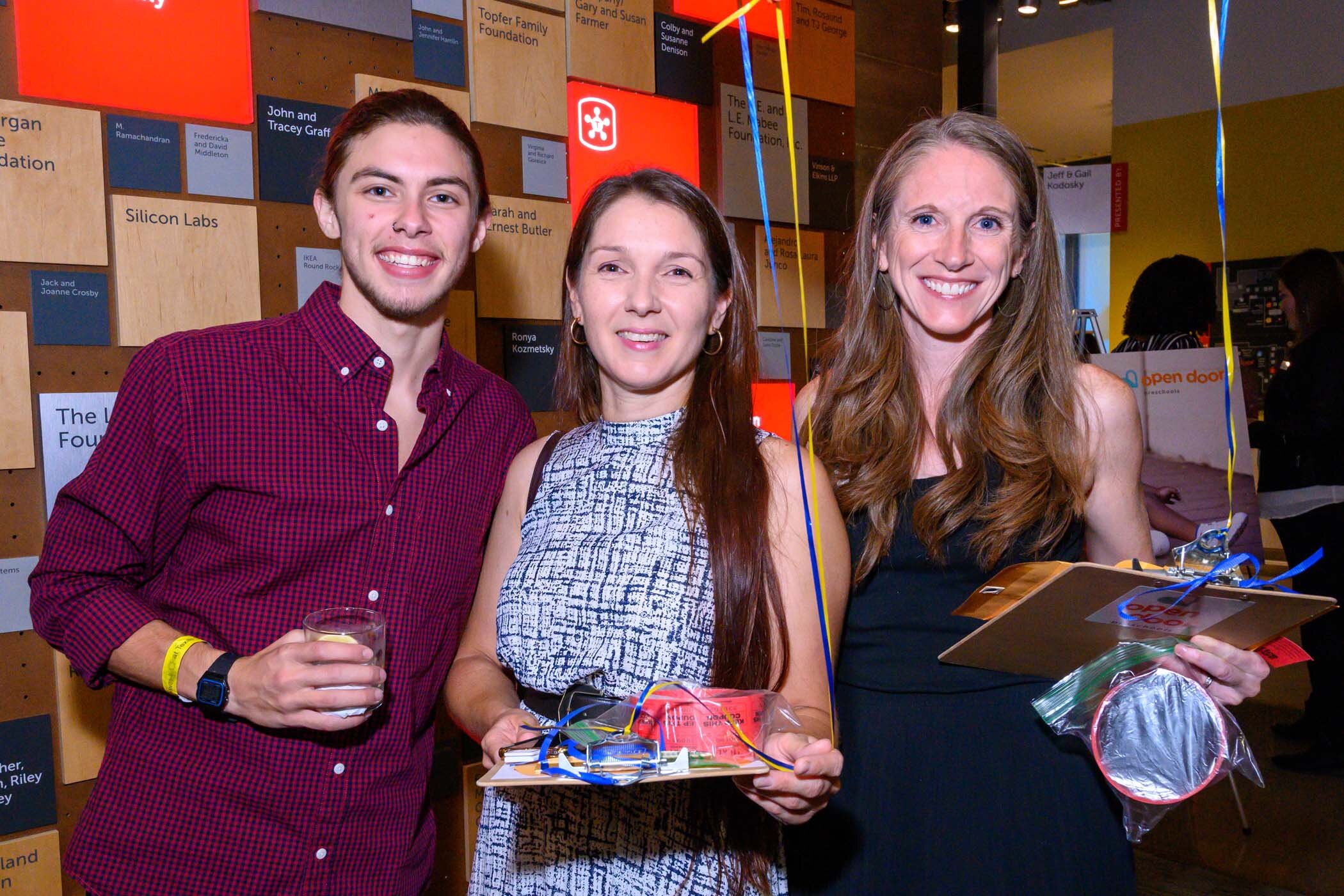 GOV_2391_raffle-helpers-cropped-resized.jpg