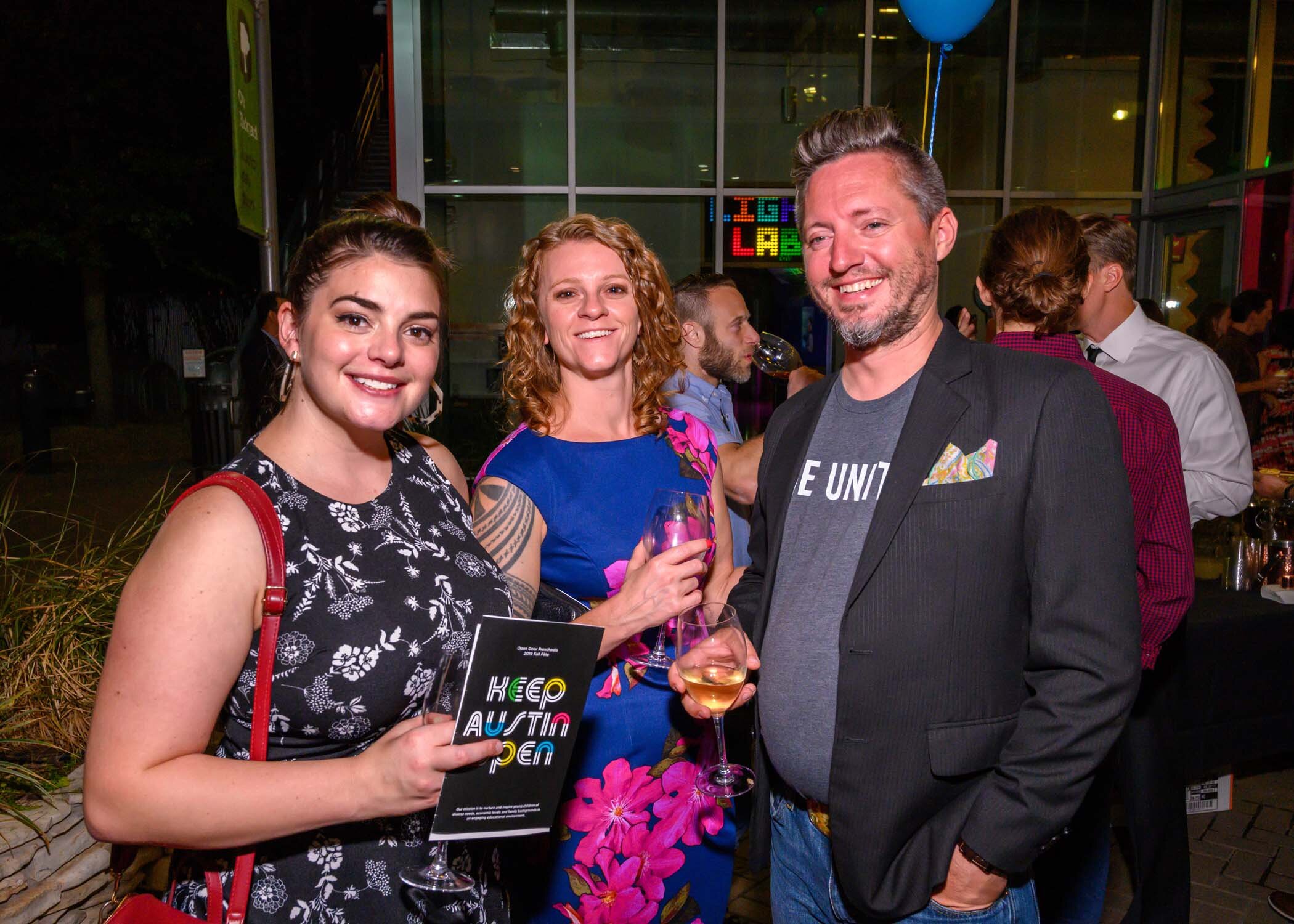 GOV_2599_guests-outside-resized.jpg