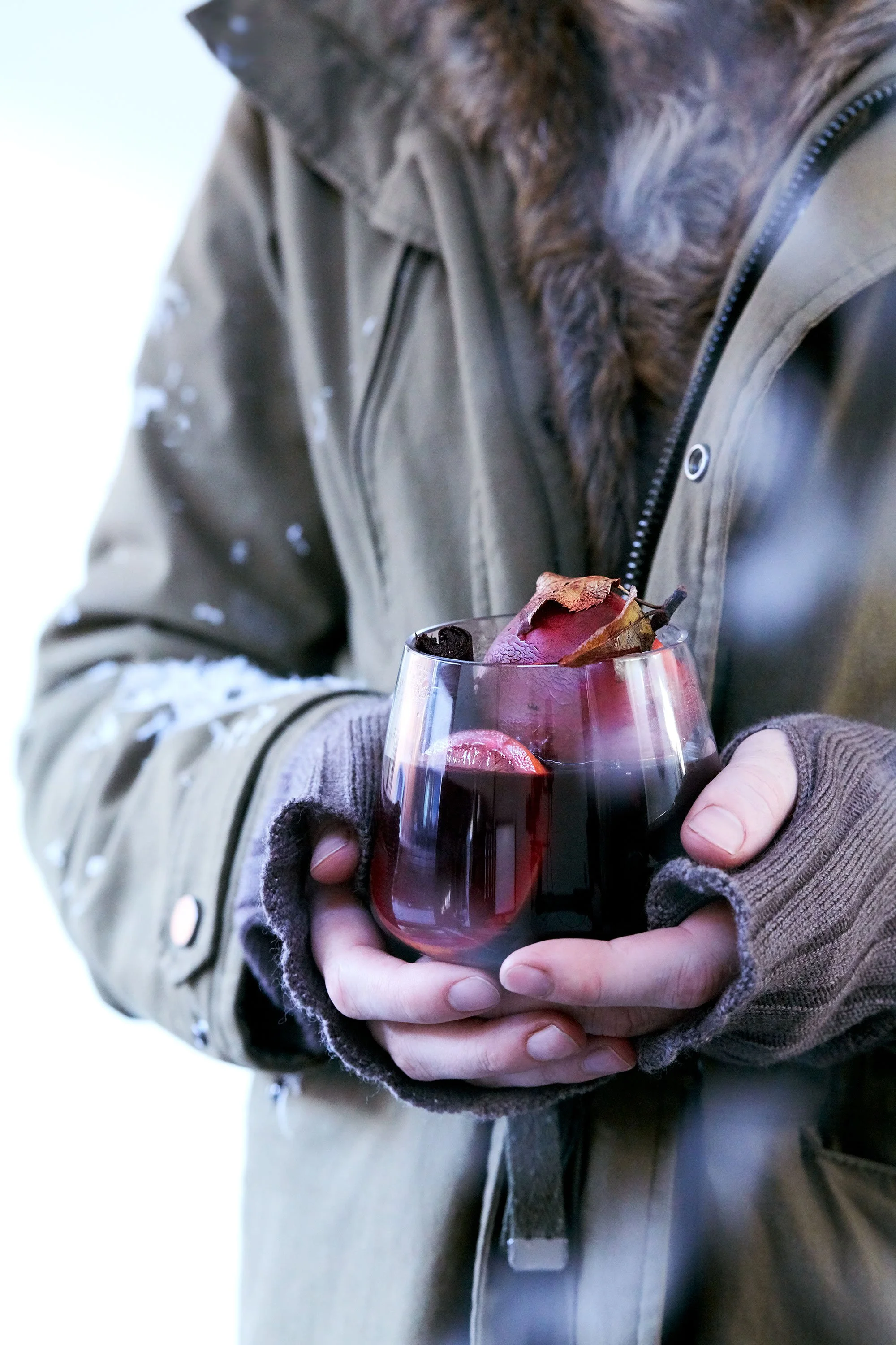 Cait+Maik_Folio_MulledWine_Glass_231_R.jpeg