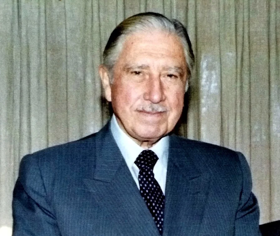 Pinochet_de_Civil.jpg