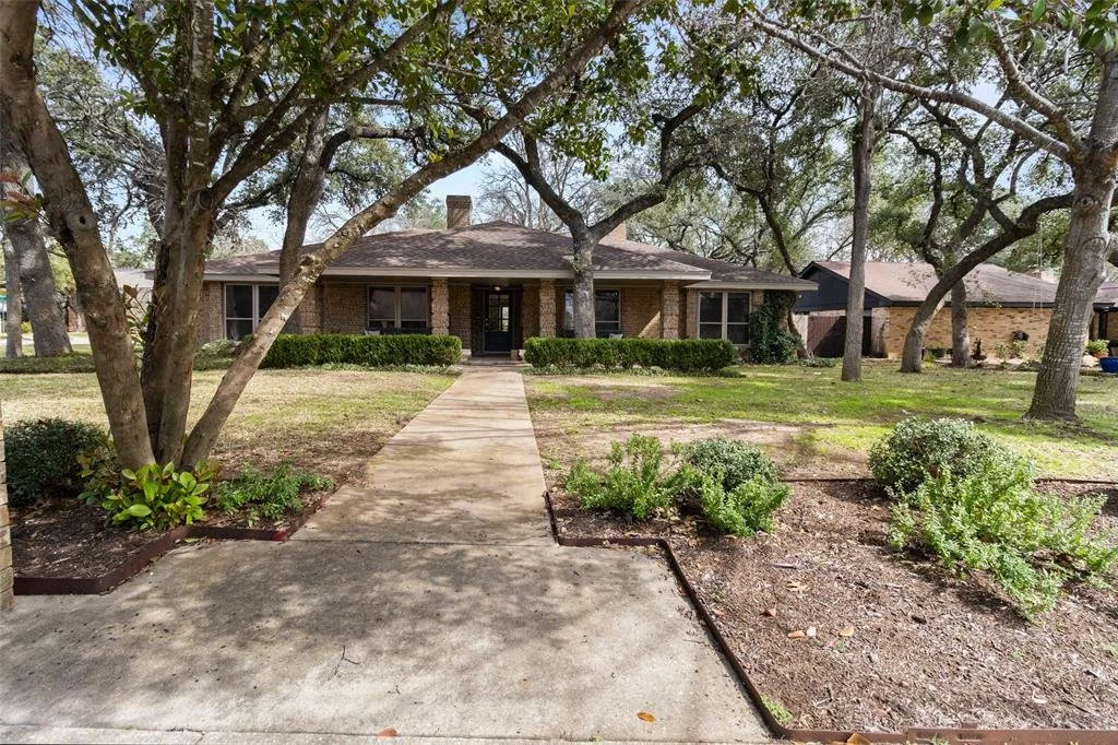 7001 Hanging Oak - SOLD Multiple Offers