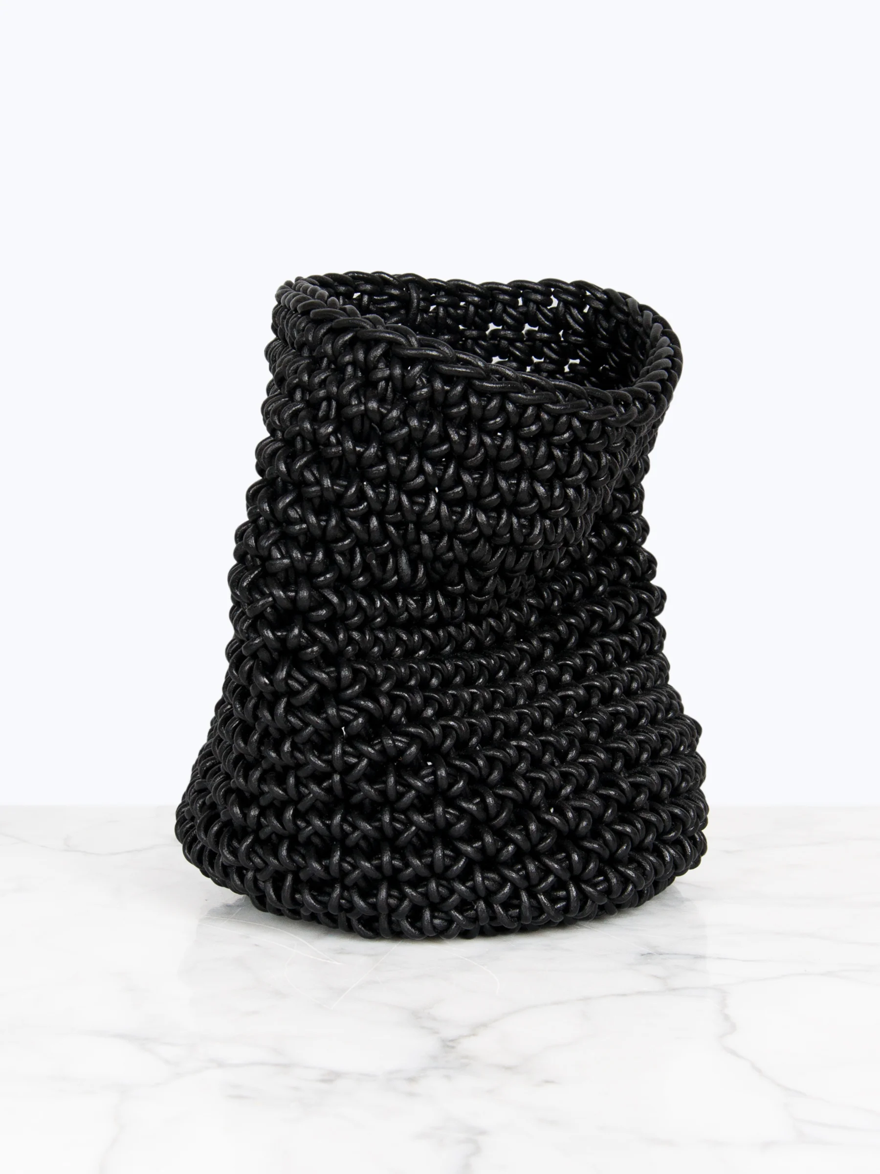 Otaat7-CrochetVase-3.jpg