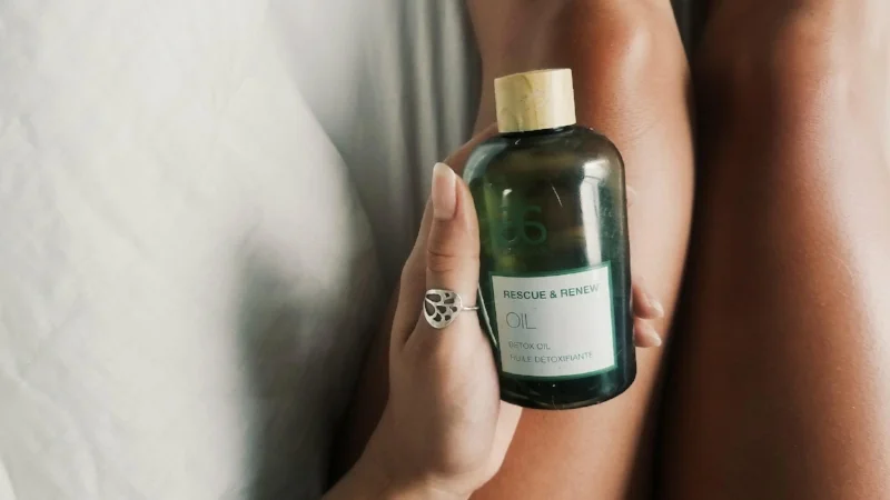Product Featured : Rescue & Renew Detox Oil