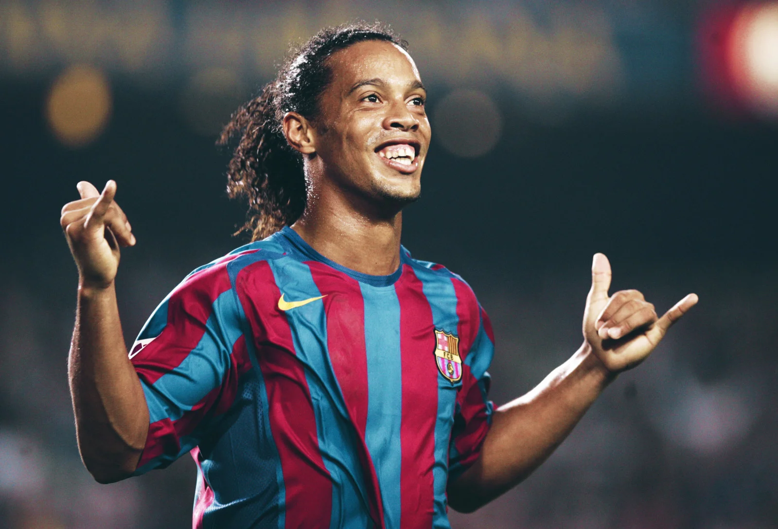 ICNCLST/ Signs Football Legend Ronaldinho