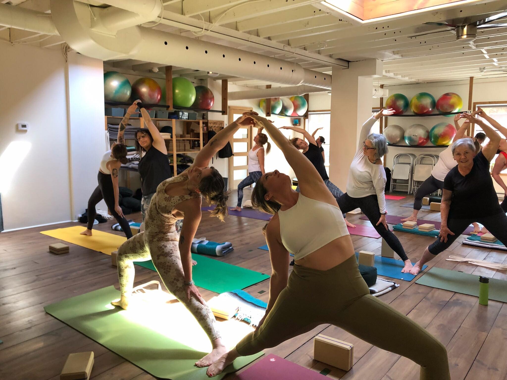 1 PLACE EN DUO S'EST LIB&Eacute;R&Eacute;E pour le YOGA M&Egrave;RE-FILLE de DEMAIN! &Agrave; qui la chance?
YOGA M&Egrave;RE-FILLE 
Samedi 13 mai de 14h &agrave; 16h
Avec Suzanne Ross
Une s&eacute;ance de yoga pour vous faire du bien dans une atmosp