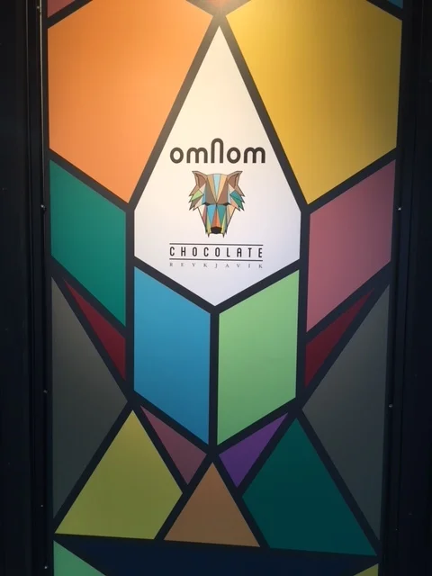 omnom logo.JPG