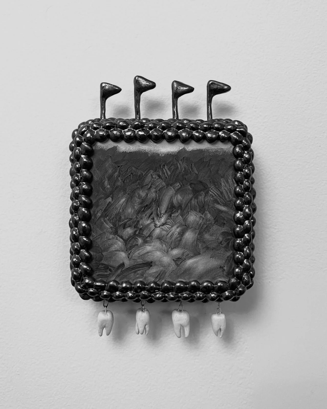 🚩/ 🦷 7x5ish 
.
.
.
.
#graphite #sculpture #drawing