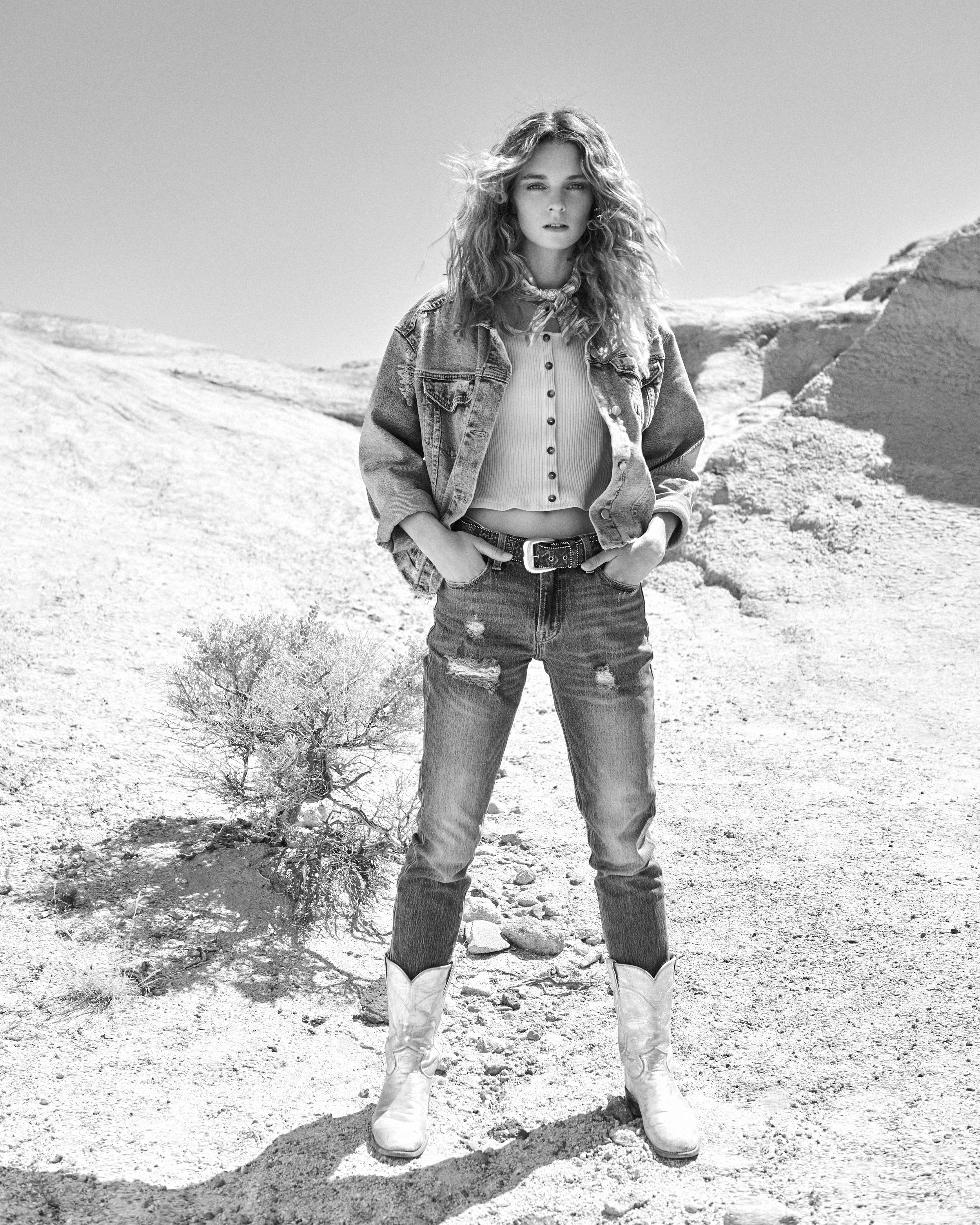 Hunter-Arthur-Nicola-Desert-Stand-Lightwashdenim.jpg
