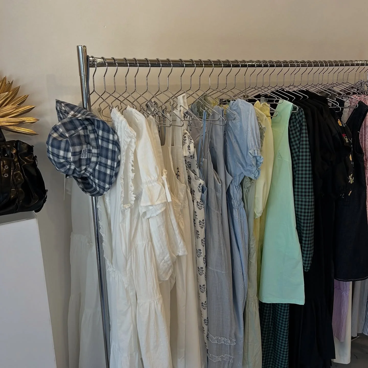 feels like spring today 🌞 stocked up on sun-dresses and blouses for you 💋