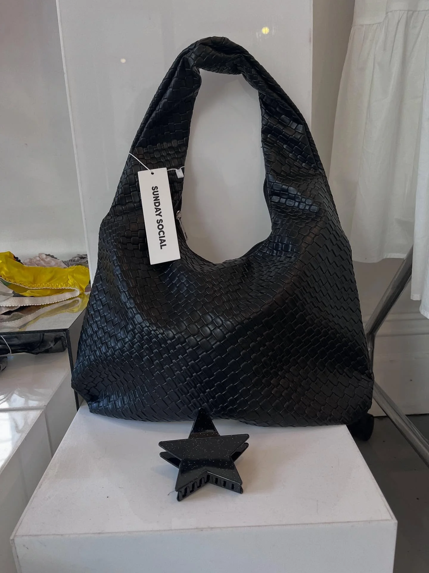 Accessories? We&rsquo;ve got you 🎀
DM to purchase or pop in for a squiz