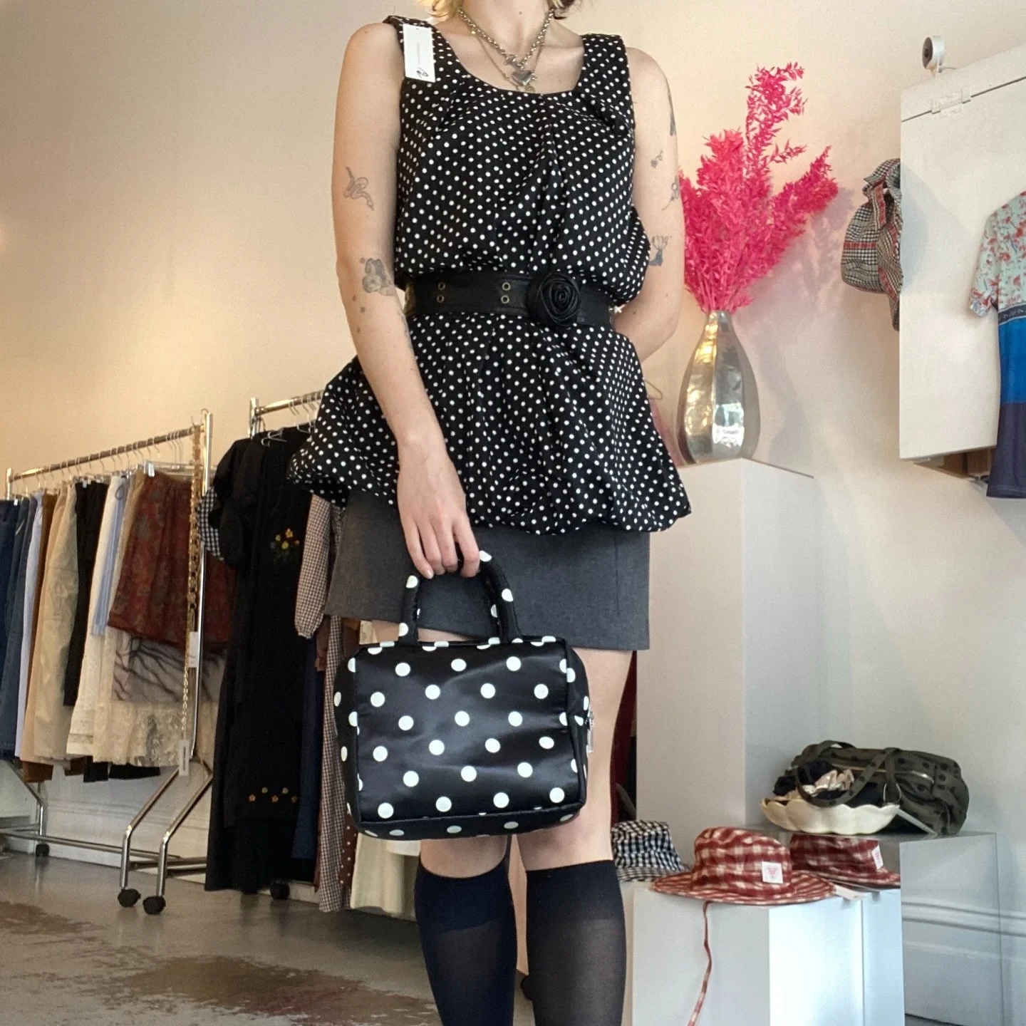 giving Jenny Humphreys no? 

polka dot dress $69
polka dot bag $39
pleather rose belt $49

xoxo SS 💋