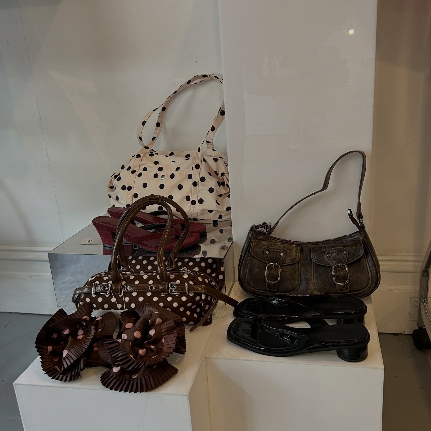 An abundance of cute stocking fillers! Scrunchies, earrings, hair clips, bags and so many more in-store! Here 11-5 up until Christmas Day xx