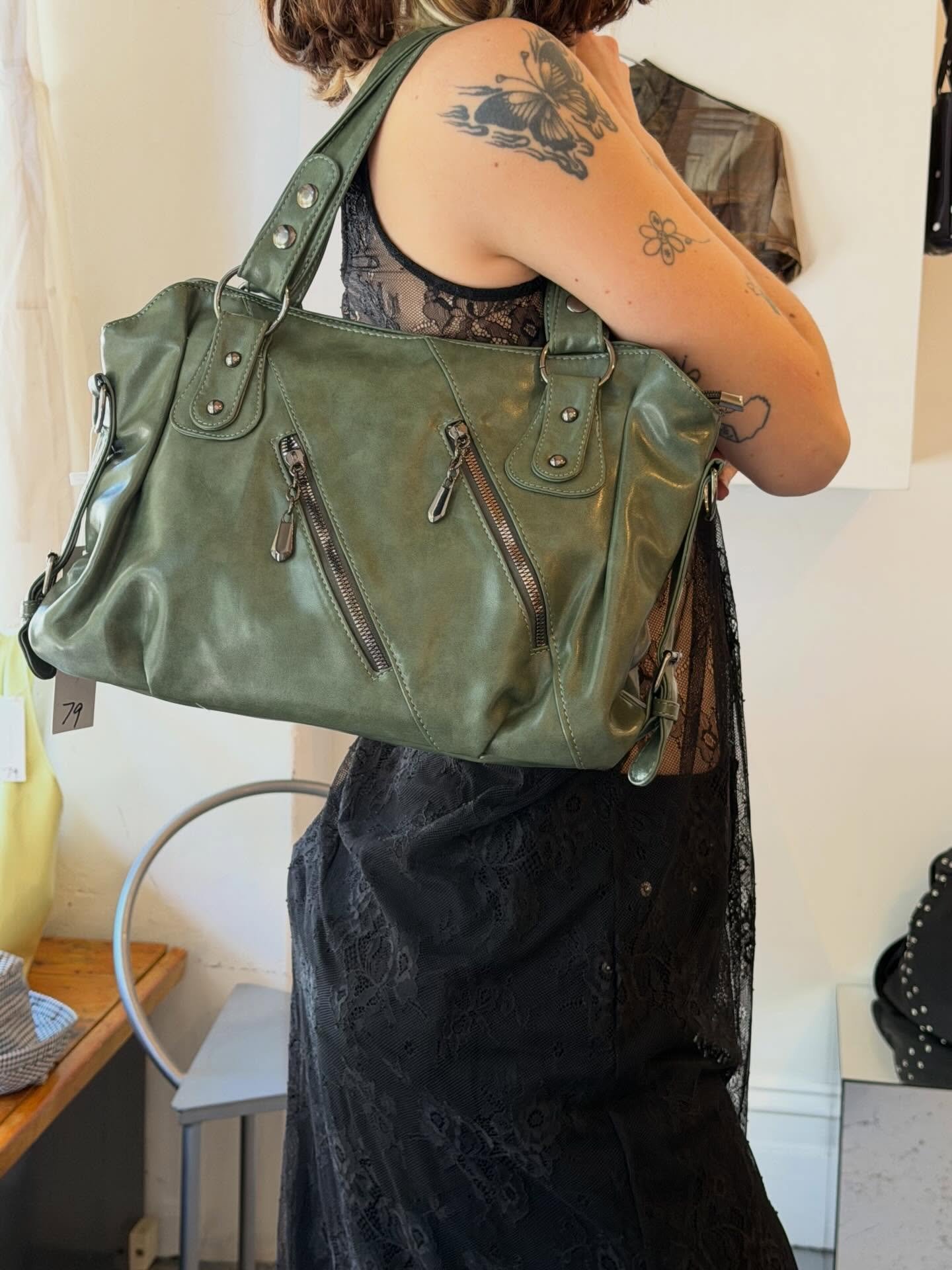 more sunny day combos ☀️💛

hat, dress, jeans &amp; bag all in store right NOW!

DM for prices &amp; purchase 💋