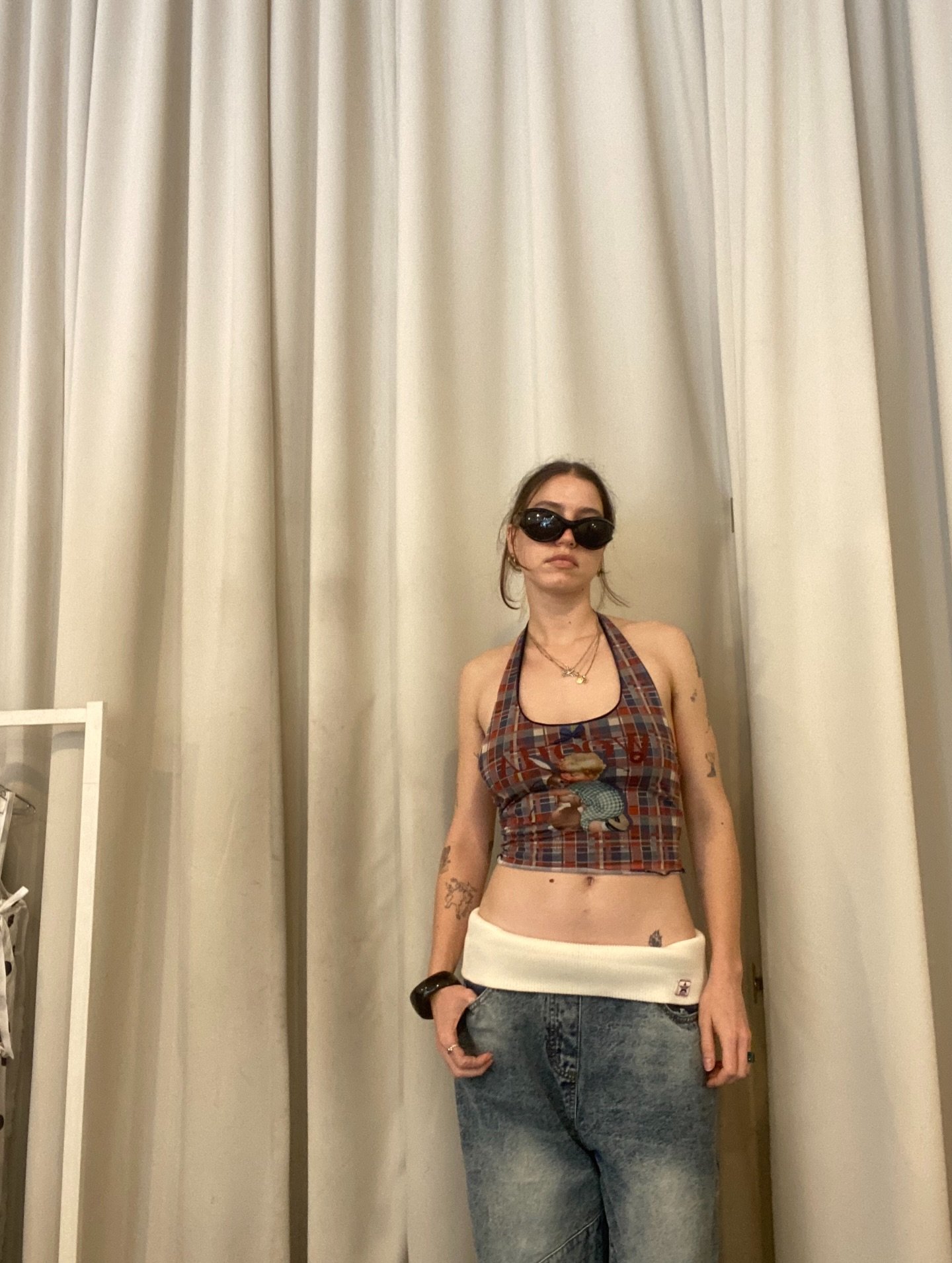 look at these JEANS!!! monnie wearing an Ultimate Combo today 

jeans, halter, bangle &amp; sunnies all SS! 

DM for prices &amp; purchase ‼️💋