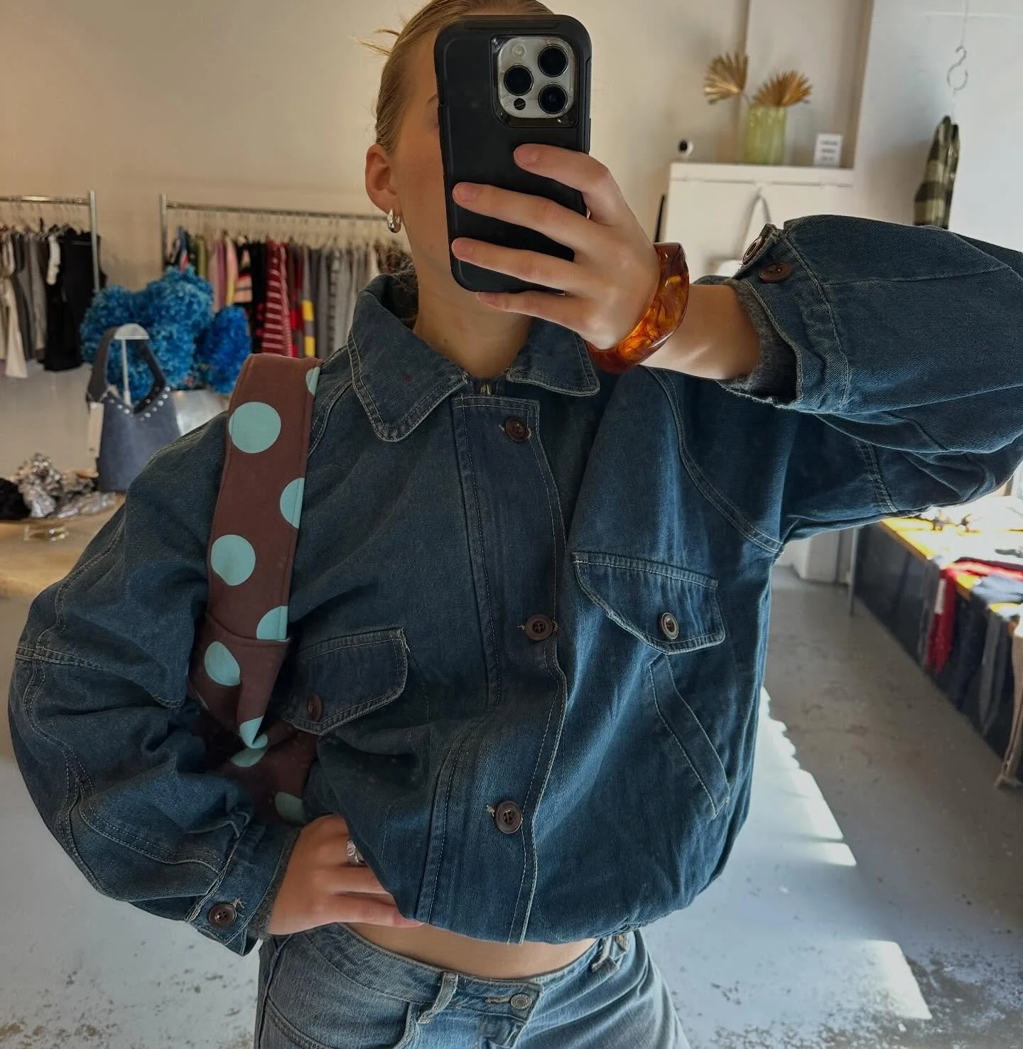 Swipe to wear it two ways !! This 💎 takes the funnel neck jacket trend to a unique level 🩵 complete the look with a polka dot bag, bangle and matching claw clip all from Sunday Social! Pop in by 5pm or dm to purchase all these and more 💫💫💫