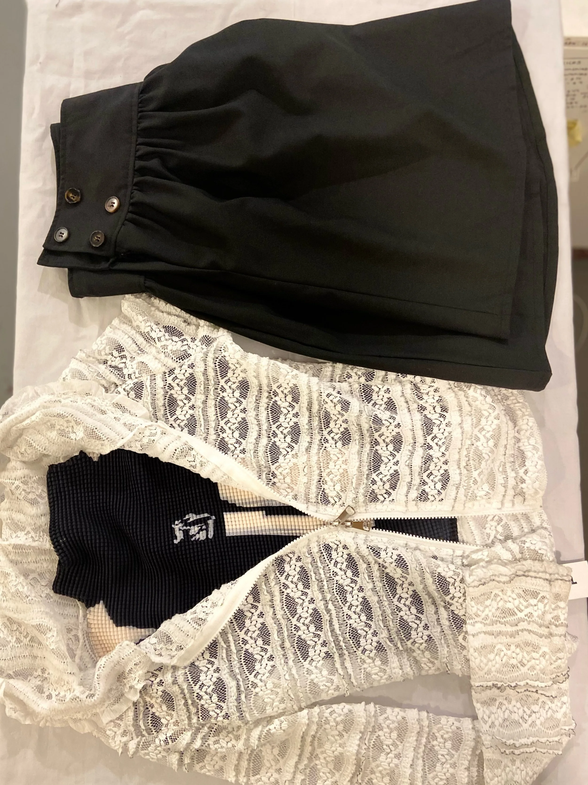 today&rsquo;s window outfit ⭐️🫶🎀 

cutest lace hoodie, scrunch t shirt &amp; midi skirt ! plus scarf &amp; bags all in store !

DM for prices &amp; purchase