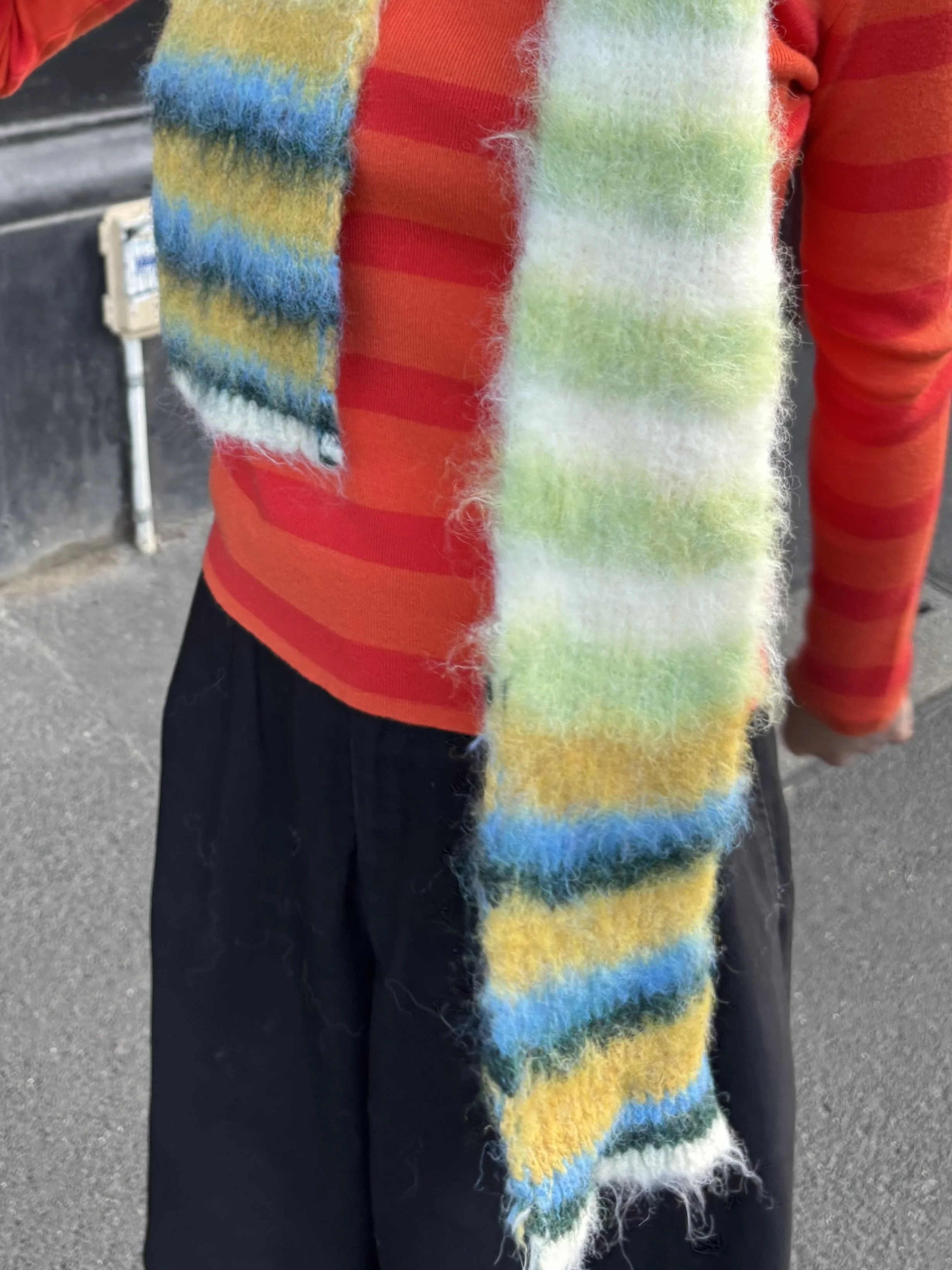 Fuzzy stripe scarf (lime/white)