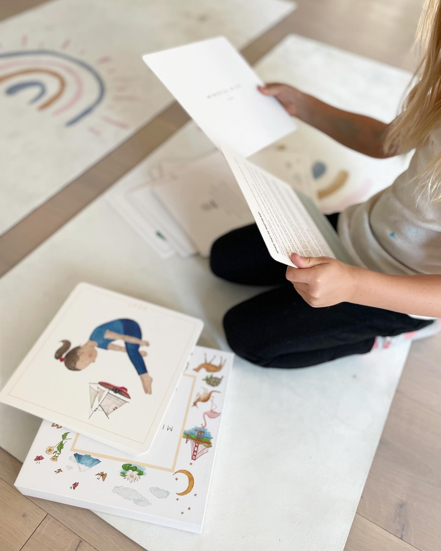 I LOVE how much this brand cares about the well being of our littles and how we can help inspire mindfulness through their thoughtful products. 
A sweet yoga deck by @mindfulandcokids to have fun with  your littles rolling out their yoga mat. Make su