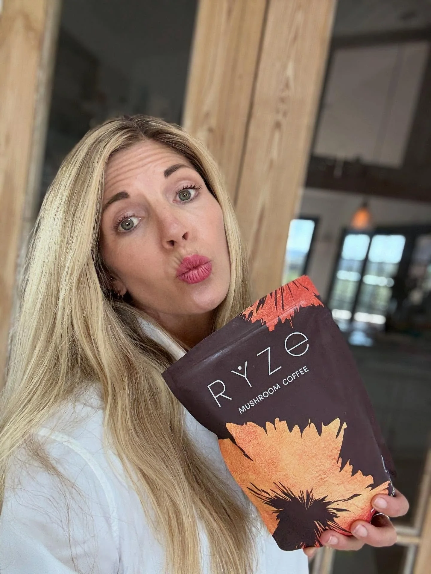 How do you RYZE? 
Want to try my favorite power  mushroom coffee? You&rsquo;ll get jitter-free energy that boosts gut health, immunity, and your mood. @ryzesuperfoods 

I love a little morning  RYZE, mobility practice and 2nd cup post lunch! 

Use: A